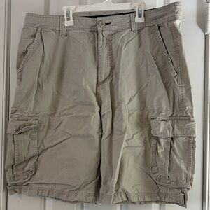 Men's Versatile Cargo Shorts in Khaki
